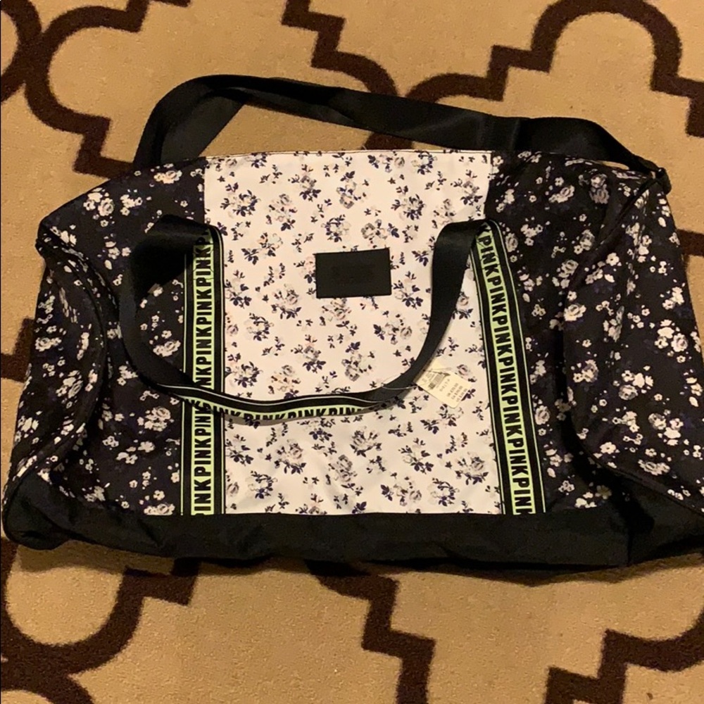 🆕 PINK duffle bag - Picture 2 of 2
